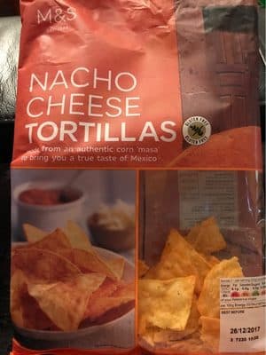 seasoned nacho cheese flavour corn tortilla chips with dried Cheddar cheese, dried cream and dried red pepper