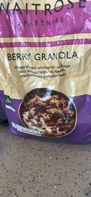 BERRY GRANOLA